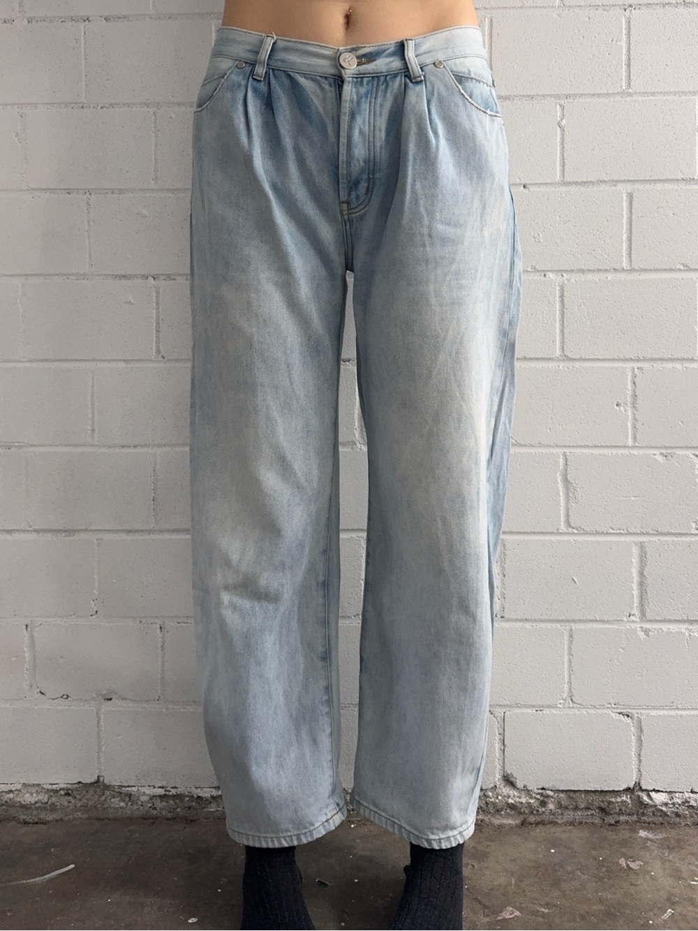One Teaspoon Light Wash Smiths Low Rise Tailored Pleated Jeans